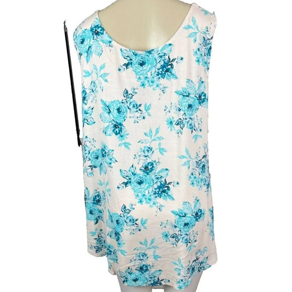 Torrid + 4 Blue Floral Scoop Neck Button Detail Curved Hem Sleeveless Blouse - Picture 6 of 7